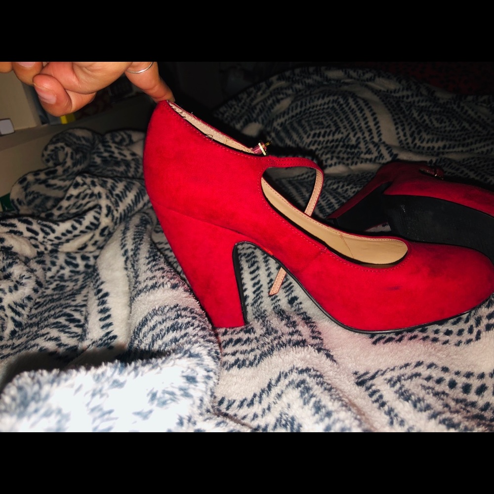 Red heels! - Picture 3 of 6